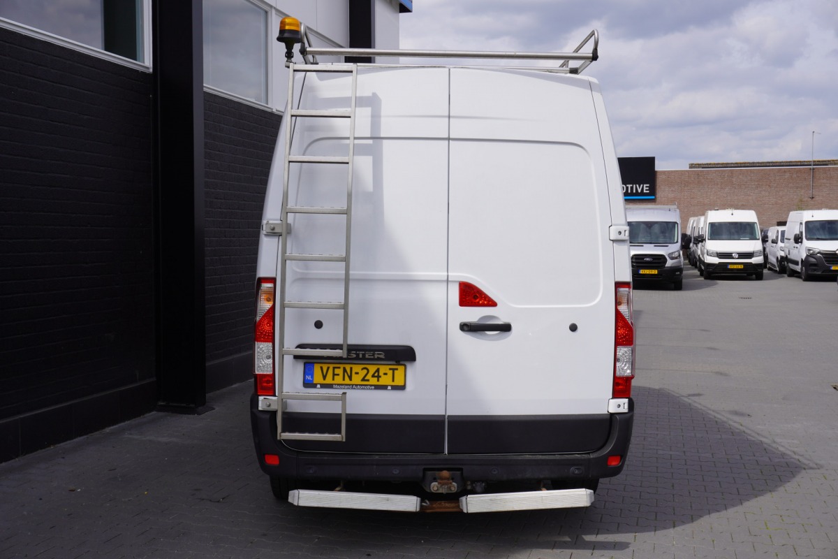 Renault Master 2.3 dCi 135PK L2H2 EURO 6 - Airco - Cruise - Camera - € 14.950,- Excl. Renault Master 2.3 dCi 135PK L2H2 EURO 6 - Airco - Cruise - Camera - € 14.950,- Excl.