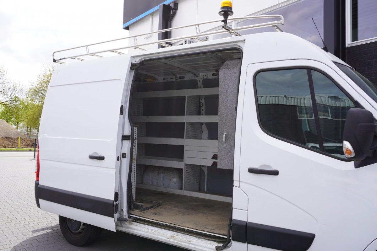 Renault Master 2.3 dCi 135PK L2H2 EURO 6 - Airco - Cruise - Camera - € 14.950,- Excl. Renault Master 2.3 dCi 135PK L2H2 EURO 6 - Airco - Cruise - Camera - € 14.950,- Excl.