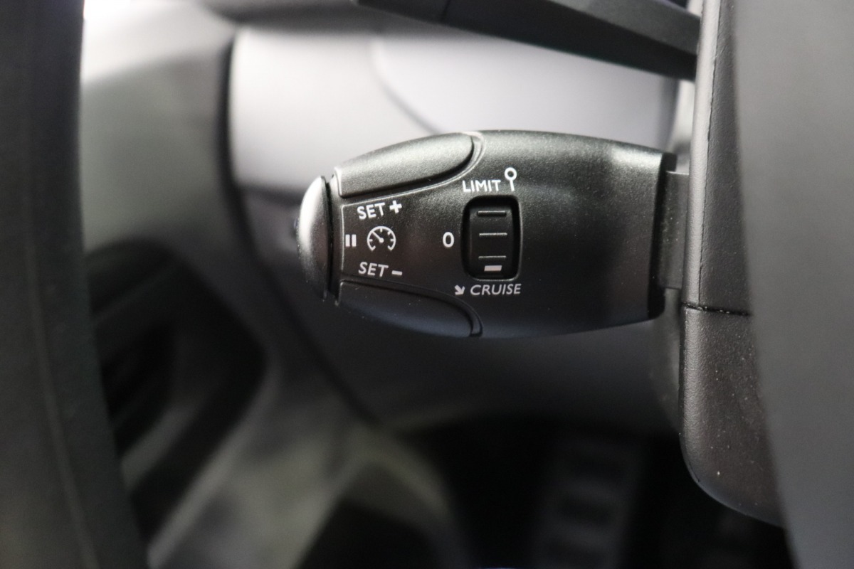 Opel Vivaro 1.5 CDTI L2 EURO 6 - Airco - Cruise - Trekhaak - € 13.900,- Excl.