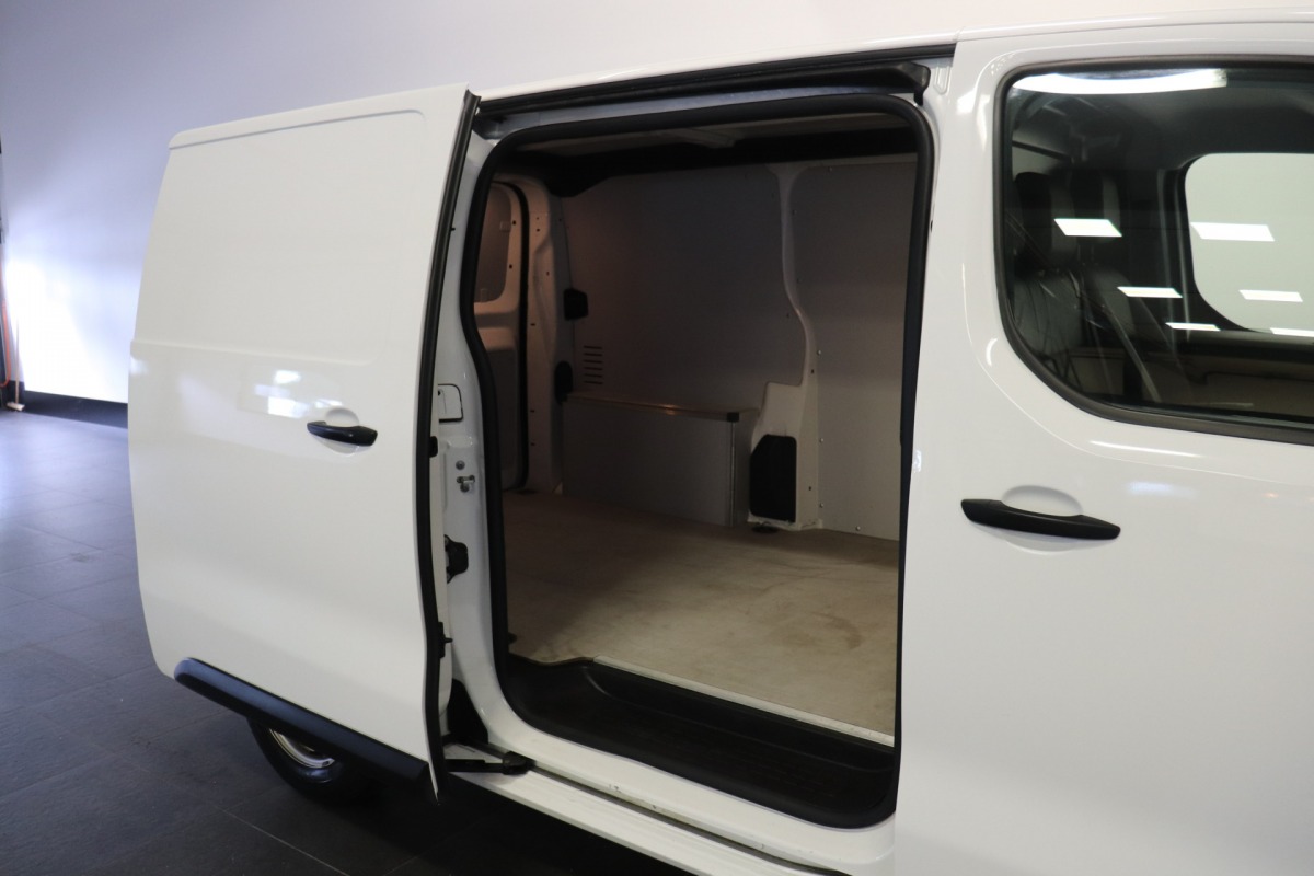 Opel Vivaro 1.5 CDTI L2 EURO 6 - Airco - Cruise - Trekhaak - € 13.900,- Excl.