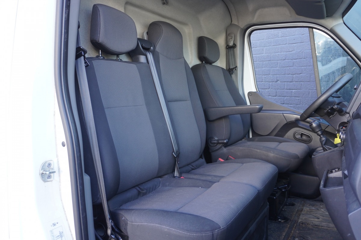 Renault Master 2.3 dCi L2H2 EURO 6 - Airco - Cruise - Camera - € 14.950,- Excl.
