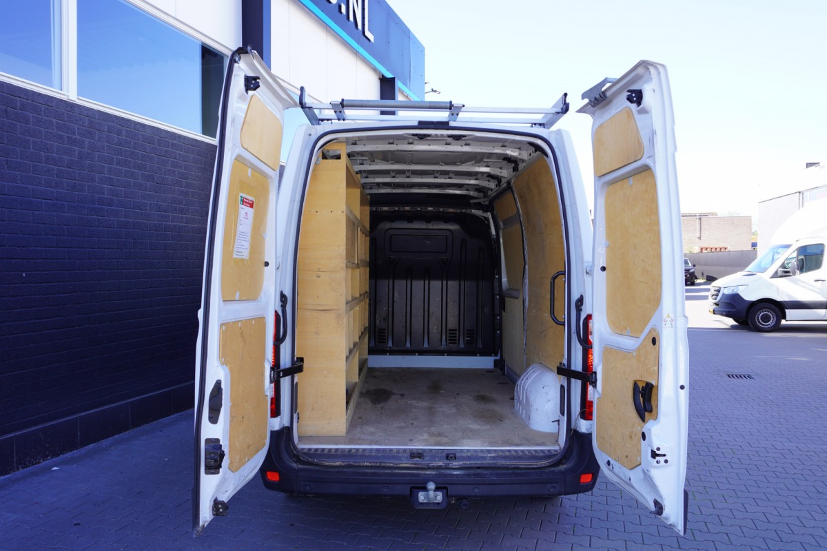 Renault Master 2.3 dCi L2H2 EURO 6 - Airco - Cruise - Camera - € 14.950,- Excl.