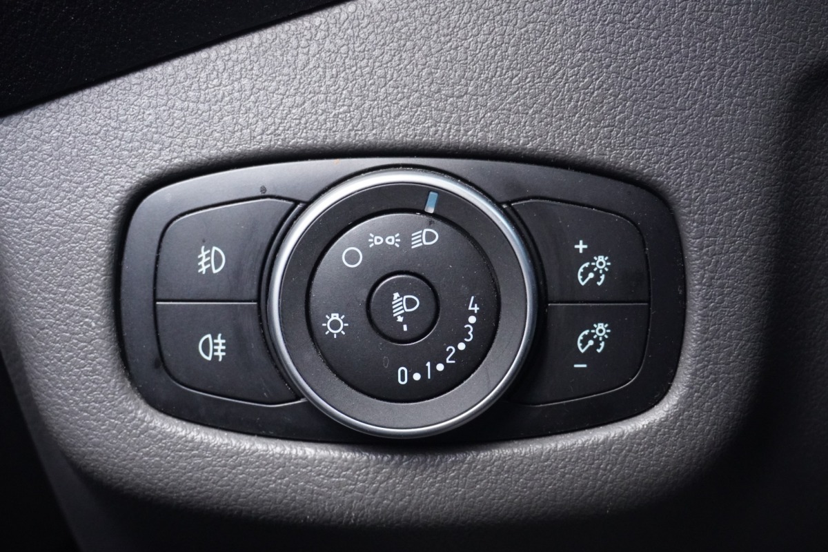 Ford Transit Connect 1.5 EcoBlue 100PK L2 EURO 6 - Airco - Cruise - Camera - €10.900,- Excl.