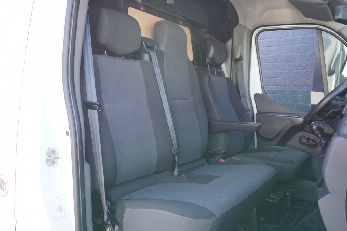 Renault Master 2.3 dCi 135PK L2H2 - EURO 6 - Airco - Imperiaal - Cruise - Camera - €14.950,- Excl.