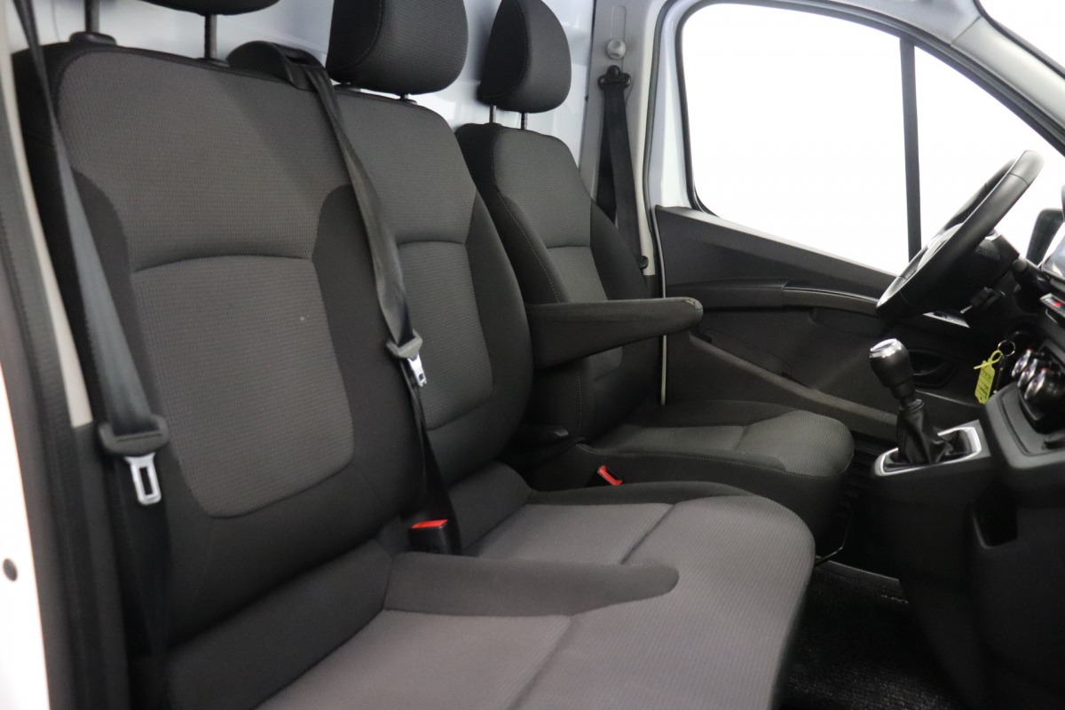 Renault Trafic 2.0 dCi 130PK L2 EURO 6 - Airco - Navi - Cruise - €16.950,- Excl. Renault Trafic 2.0 dCi 130PK L2 EURO 6 - Airco - Navi - Cruise - €16.950,- Excl.