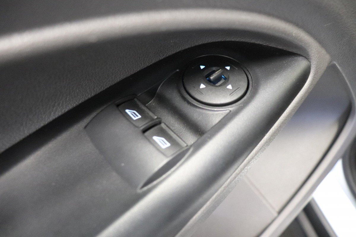 Ford Transit Connect 1.5 EcoBlue 100PK L2 EURO 6 - Airco - Navi - Cruise - €12.499,- Excl. Ford Transit Connect 1.5 EcoBlue 100PK L2 EURO 6 - Airco - Navi - Cruise - €12.499,- Excl.