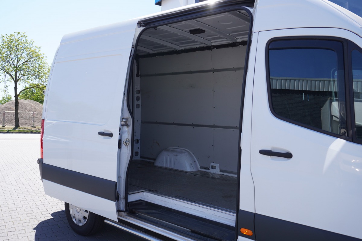 Mercedes-Benz Sprinter 316 2.2 CDI 163PK Automaat L2H2 EURO 6 - Airco - Navi - Cruise - € 17.950,- Excl. Mercedes-Benz Sprinter 316 2.2 CDI 163PK Automaat L2H2 EURO 6 - Airco - Navi - Cruise - € 17.950,- Excl.
