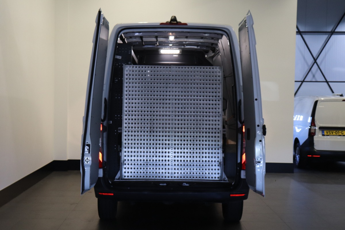 Mercedes-Benz Sprinter 311 2.2 CDI L2H2 EURO 6 - A/C Climate - Sidebars - Camera - € 14.950,- Excl.