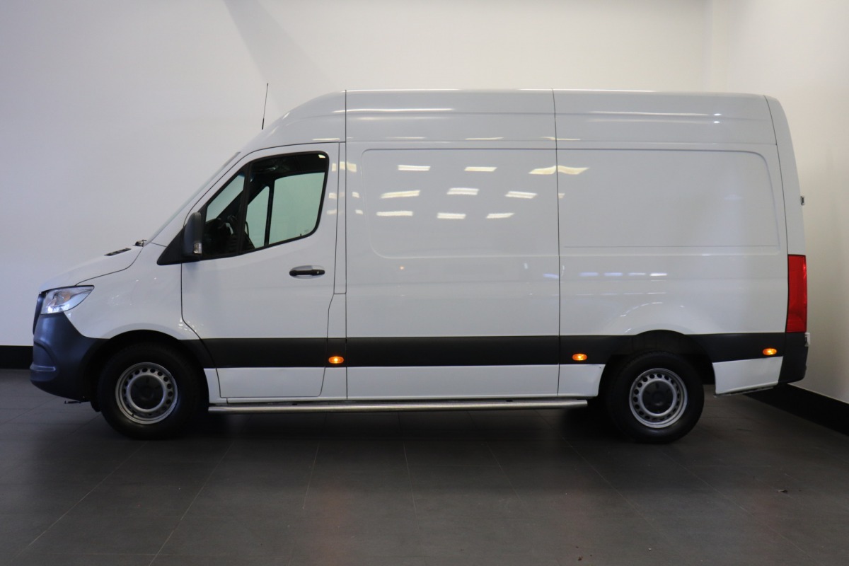 Mercedes-Benz Sprinter 311 2.2 CDI L2H2 EURO 6 - A/C Climate - Sidebars - Camera - € 14.950,- Excl.