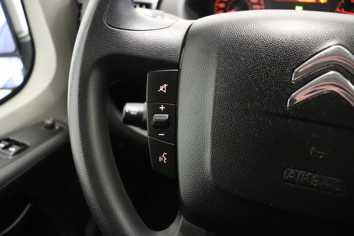 Citroën Jumper 2.2 BlueHDi L2H2 EURO 6 - Airco - Cruise - Sidebars - € 16.950,- Excl.