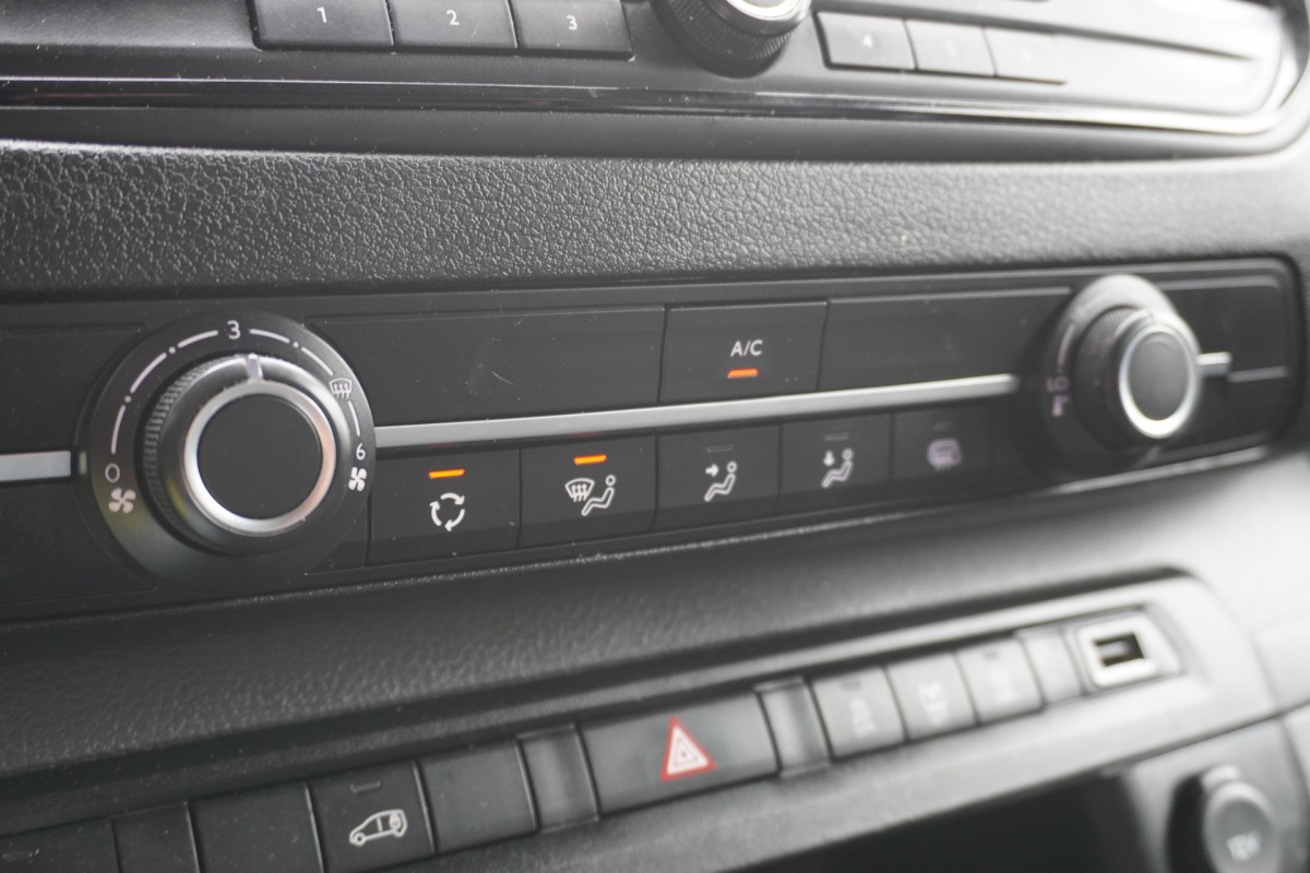 Toyota ProAce Compact 1.5 D-4D EURO 6 - Airco - Cruise - Trekhaak - € 7.950, - MARGE
