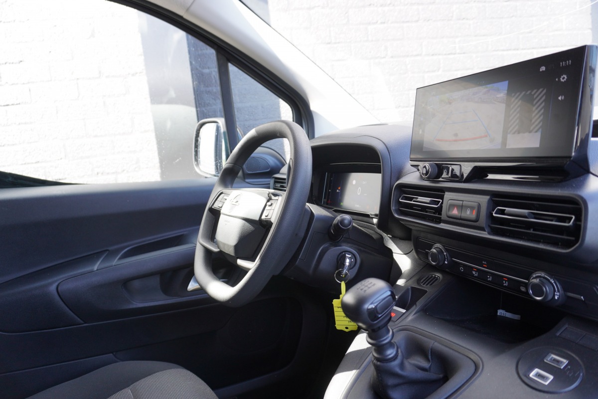Opel Combo 1.5 BlueHDi 100PK L2 EURO 6 - Airco - Navi - Cruise - € 18.900,- Excl. Opel Combo 1.5 BlueHDi 100PK L2 EURO 6 - Airco - Navi - Cruise - € 18.900,- Excl.