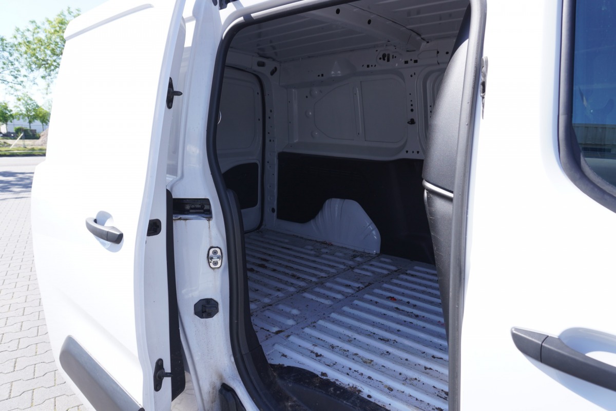 Opel Combo 1.5 BlueHDi 100PK L2 EURO 6 - Airco - Navi - Cruise - € 18.900,- Excl. Opel Combo 1.5 BlueHDi 100PK L2 EURO 6 - Airco - Navi - Cruise - € 18.900,- Excl.