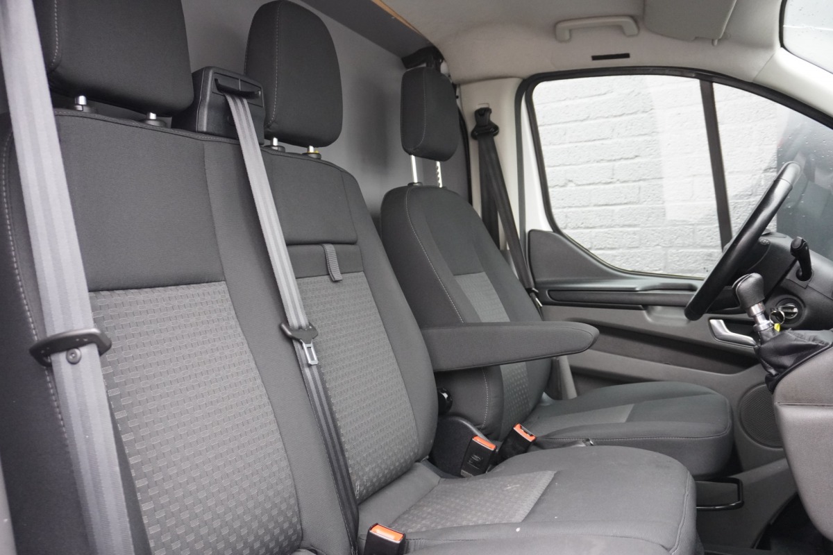 Ford Transit Custom 2.0 TDCI 130PK L2 - EURO 6 - Airco - Navi - Cruise - €13.900,- Excl.