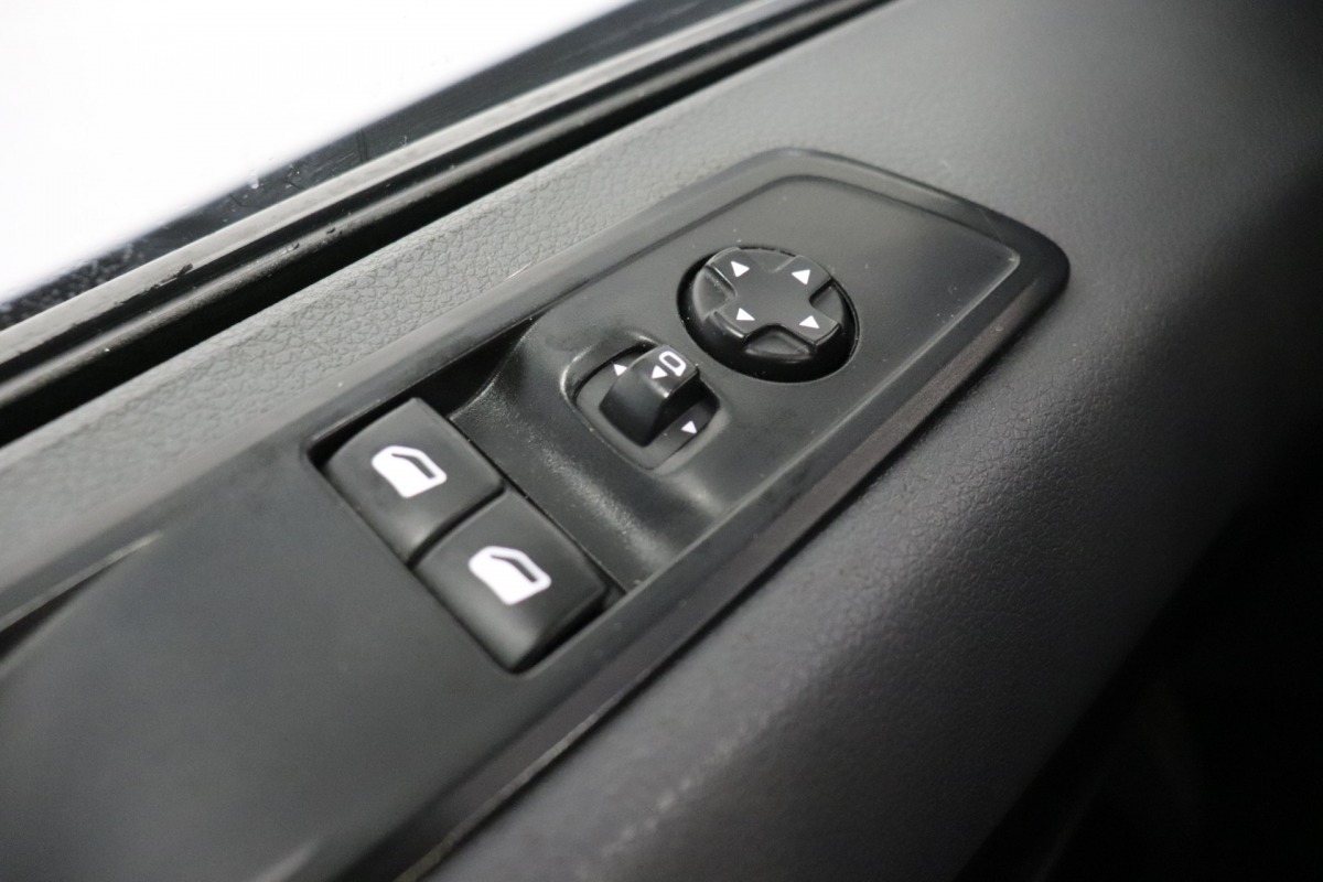 Opel Vivaro 2.0 CDTI 122PK L2 Automaat EURO 6 - Airco - Navi - Cruise - € 14.950,- Excl. Opel Vivaro 2.0 CDTI 122PK L2 Automaat EURO 6 - Airco - Navi - Cruise - € 14.950,- Excl.