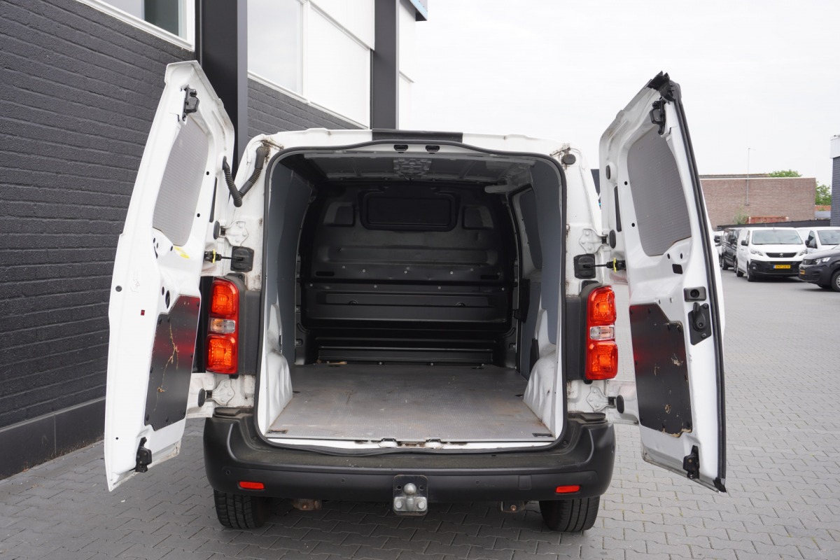 Opel Vivaro 2.0 CDTI 122PK L2 Automaat EURO 6 - Airco - Navi - Cruise - € 14.950,- Excl.