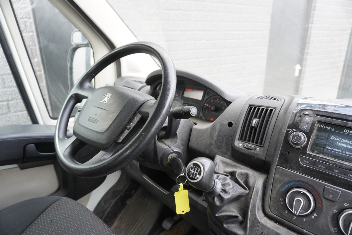 Peugeot Boxer 2.0 BlueHDI 163PK L3 DC Openlaadbak EURO 6 - Airco - Trekhaak - € 15.900,- Excl. Peugeot Boxer 2.0 BlueHDI 163PK L3 DC Openlaadbak EURO 6 - Airco - Trekhaak - € 15.900,- Excl.