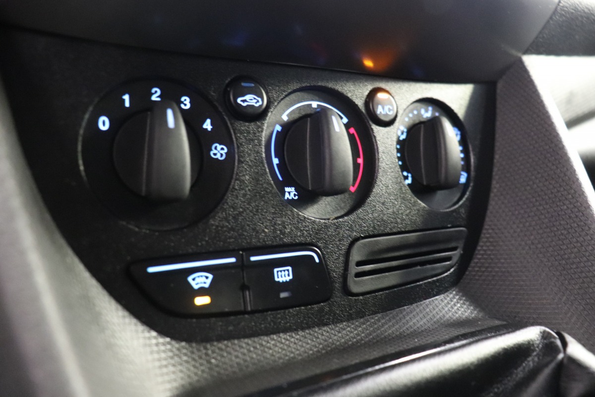 Ford Transit Connect 1.5 TDCI L2 EURO 6 - Airco - Navi - Cruise - €7.450,- Marge Ford Transit Connect 1.5 TDCI L2 EURO 6 - Airco - Navi - Cruise - €7.450,- Marge