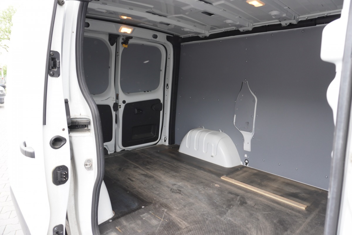 Renault Trafic 2.0 dCi 120PK EURO 6 - Airco - Navi - Cruise - € 10.950,- Excl. Renault Trafic 2.0 dCi 120PK EURO 6 - Airco - Navi - Cruise - € 10.950,- Excl.