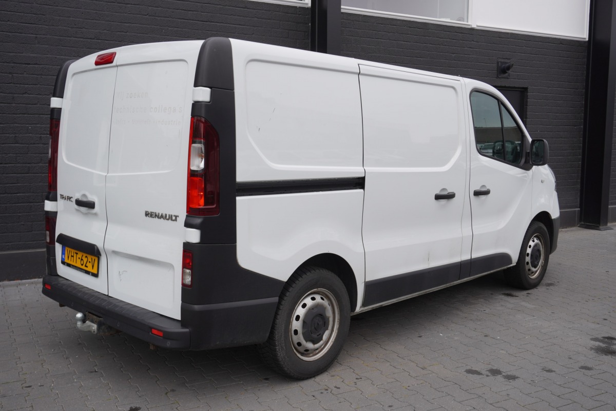 Renault Trafic 2.0 dCi 120PK EURO 6 - Airco - Navi - Cruise - € 10.950,- Excl. Renault Trafic 2.0 dCi 120PK EURO 6 - Airco - Navi - Cruise - € 10.950,- Excl.