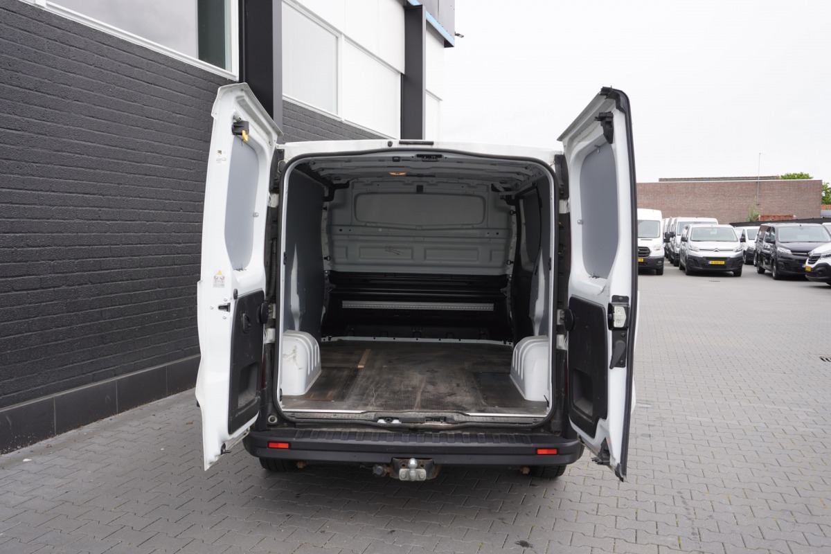 Renault Trafic 2.0 dCi 120PK EURO 6 - Airco - Navi - Cruise - € 10.950,- Excl. Renault Trafic 2.0 dCi 120PK EURO 6 - Airco - Navi - Cruise - € 10.950,- Excl.