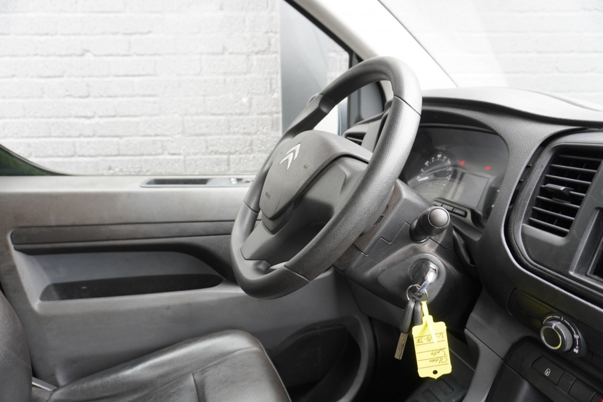 Citroën Jumpy 2.0 BlueHDI 120PK Dubbele Cabine EURO 6 - PDC - Cruise - Trekhaak - €14.900,- Excl. Citroën Jumpy 2.0 BlueHDI 120PK Dubbele Cabine EURO 6 - PDC - Cruise - Trekhaak - €14.900,- Excl.