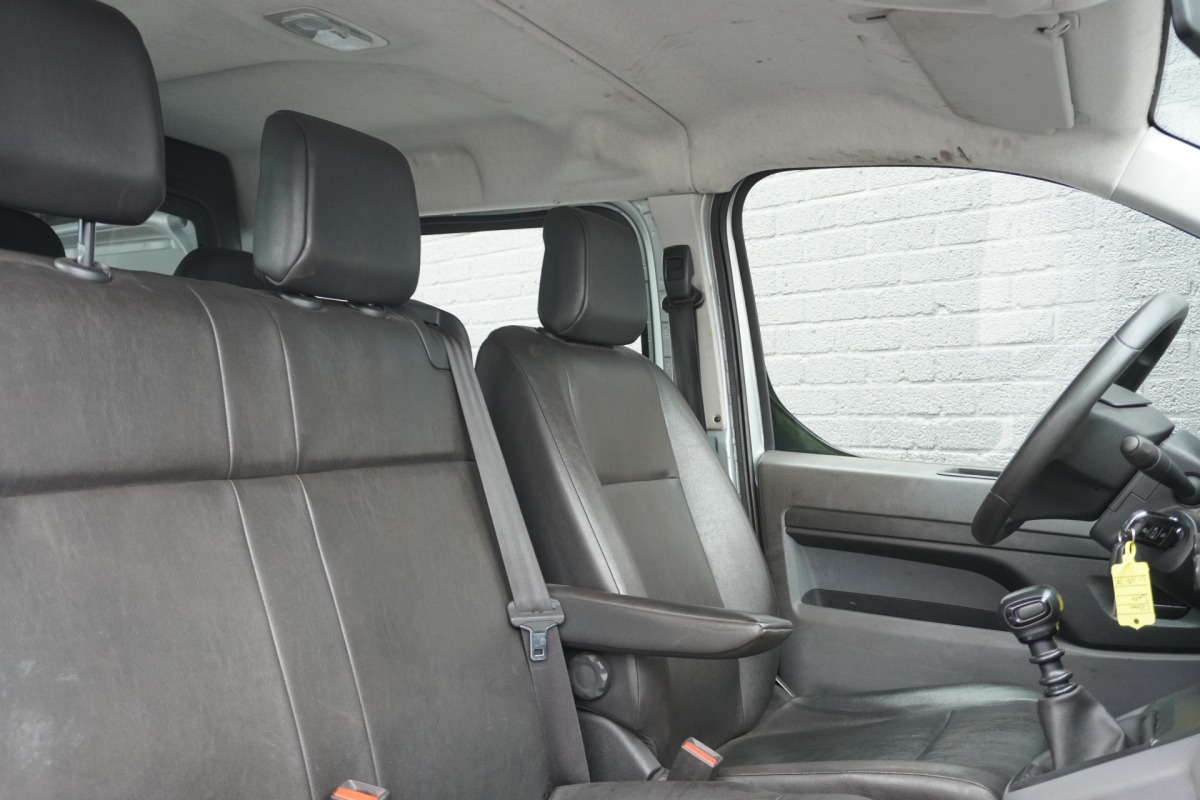 Citroën Jumpy 2.0 BlueHDI 120PK Dubbele Cabine EURO 6 - PDC - Cruise - Trekhaak - €14.900,- Excl. Citroën Jumpy 2.0 BlueHDI 120PK Dubbele Cabine EURO 6 - PDC - Cruise - Trekhaak - €14.900,- Excl.