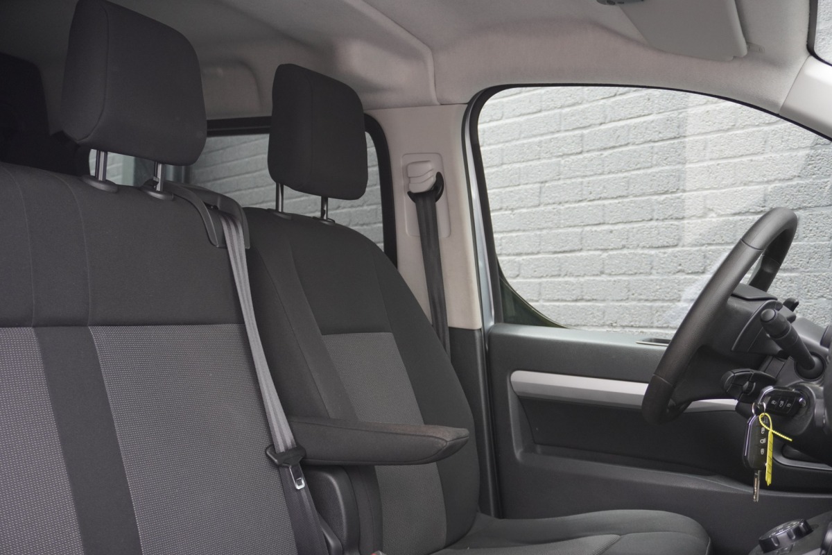 Peugeot Expert 2.0 BlueHDI 145PK L3 Dubbele Cabine Automaat EURO 6 - Airco - Cruise - PDC - € 18.950,- Excl. Peugeot Expert 2.0 BlueHDI 145PK L3 Dubbele Cabine Automaat EURO 6 - Airco - Cruise - PDC - € 18.950,- Excl.