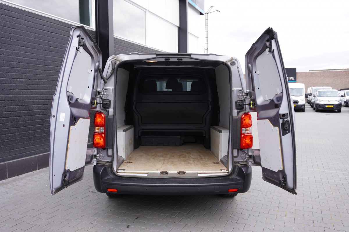 Peugeot Expert 2.0 BlueHDI 145PK L3 Dubbele Cabine Automaat EURO 6 - Airco - Cruise - PDC - € 18.950,- Excl. Peugeot Expert 2.0 BlueHDI 145PK L3 Dubbele Cabine Automaat EURO 6 - Airco - Cruise - PDC - € 18.950,- Excl.
