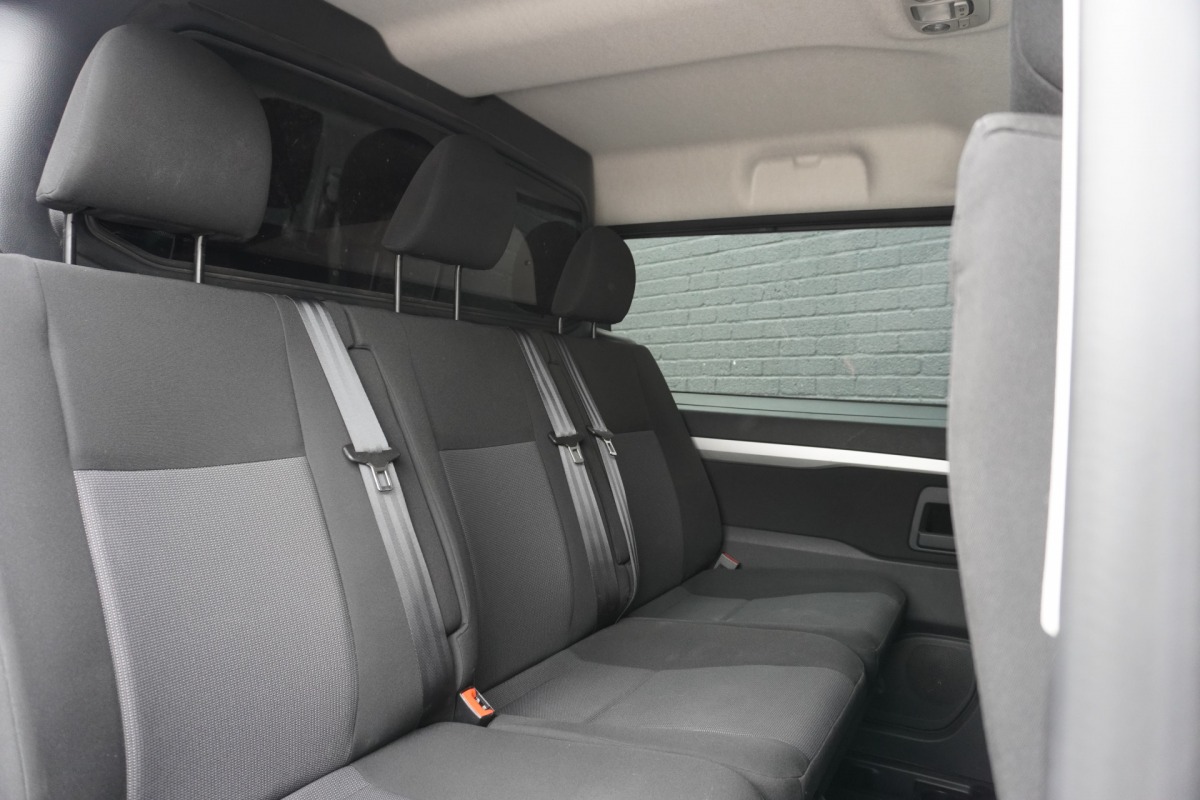 Peugeot Expert 2.0 BlueHDI 145PK L3 Dubbele Cabine Automaat EURO 6 - Airco - Cruise - PDC - € 18.950,- Excl. Peugeot Expert 2.0 BlueHDI 145PK L3 Dubbele Cabine Automaat EURO 6 - Airco - Cruise - PDC - € 18.950,- Excl.