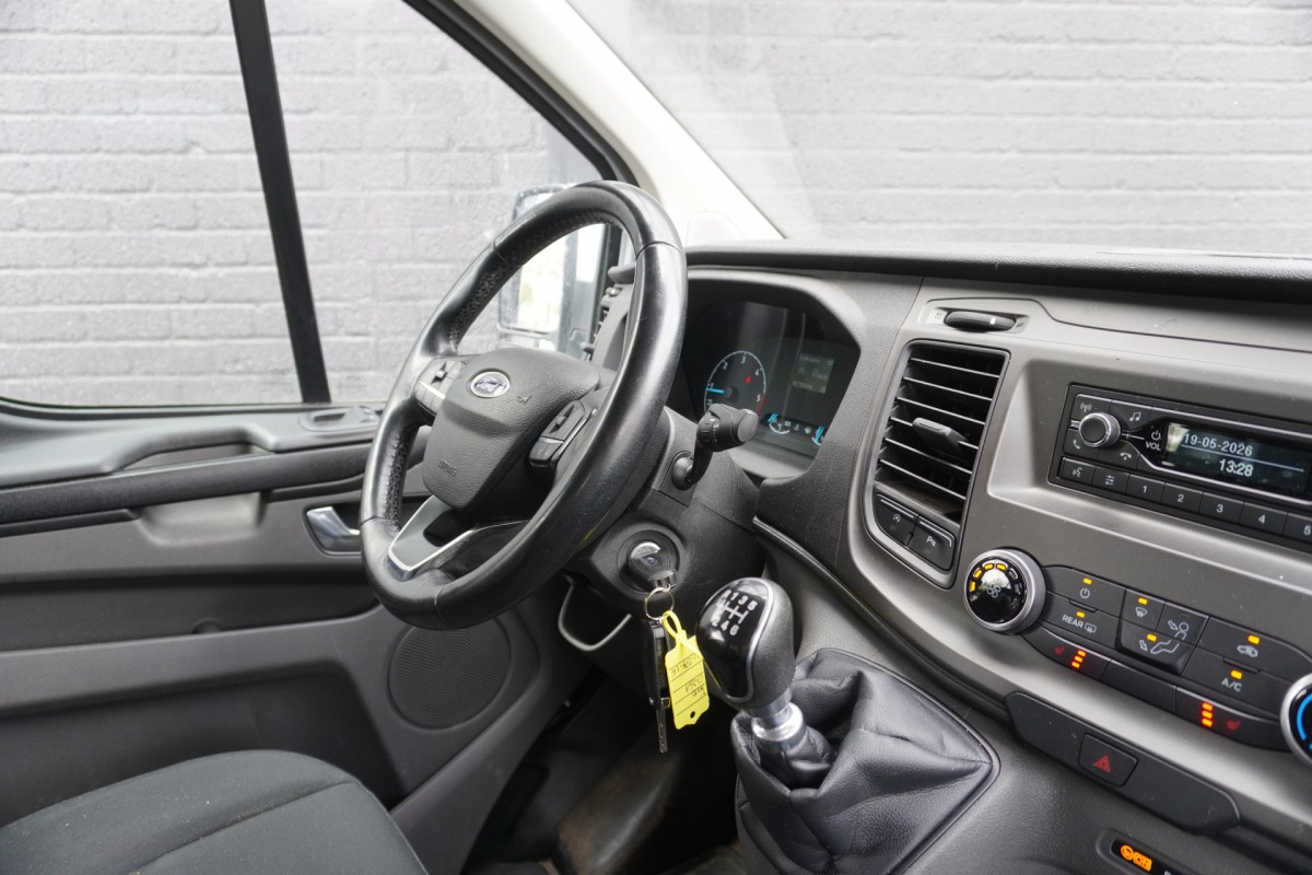 Ford Transit Custom 2.0 TDCI Dubbele Cabine EURO 6 - Airco - Cruise - PDC - € 13.900,- Excl. Ford Transit Custom 2.0 TDCI Dubbele Cabine EURO 6 - Airco - Cruise - PDC - € 13.900,- Excl.