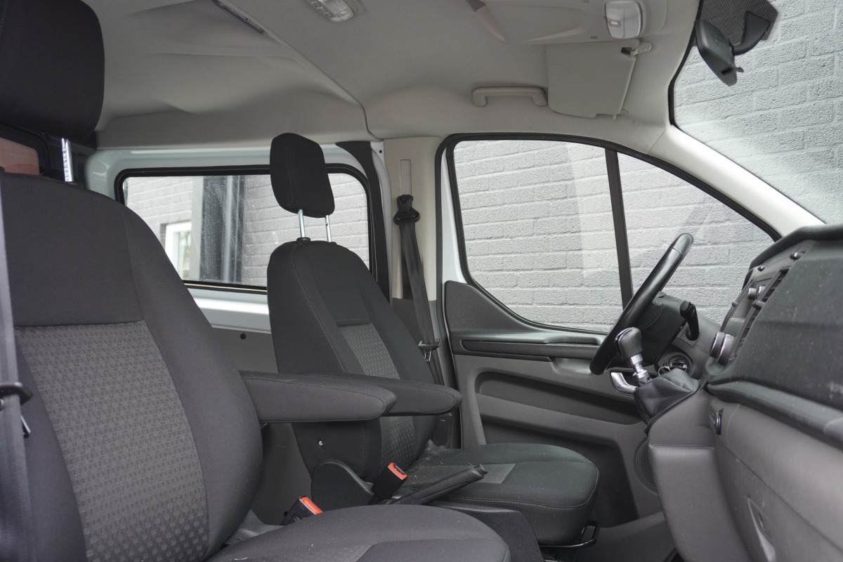 Ford Transit Custom 2.0 TDCI Dubbele Cabine EURO 6 - Airco - Cruise - PDC - € 13.900,- Excl. Ford Transit Custom 2.0 TDCI Dubbele Cabine EURO 6 - Airco - Cruise - PDC - € 13.900,- Excl.