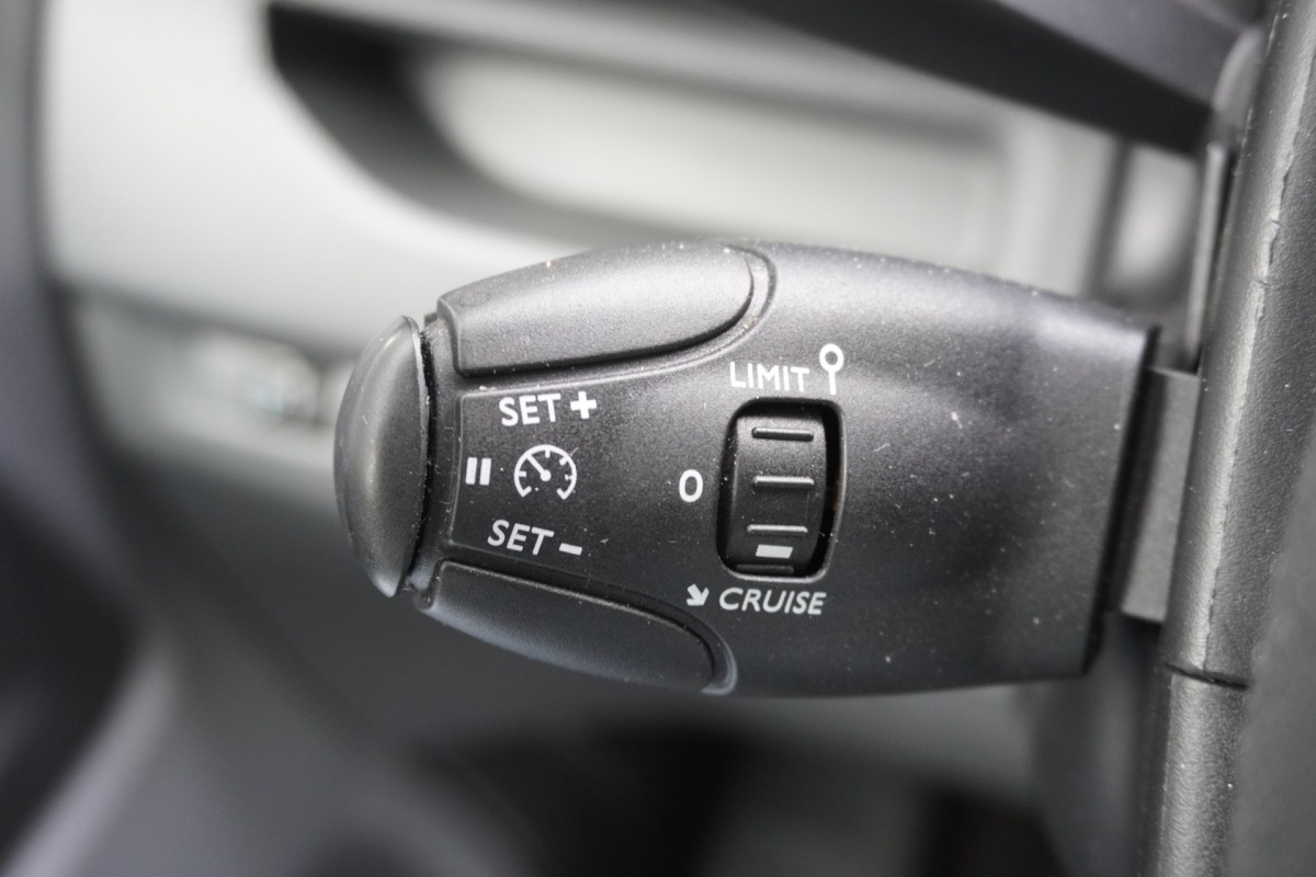 Opel Vivaro 2.0 CDTI 122PK L3 - EURO 6 - Airco - Navi - Cruise - €13.950,- Excl. Opel Vivaro 2.0 CDTI 122PK L3 - EURO 6 - Airco - Navi - Cruise - €13.950,- Excl.