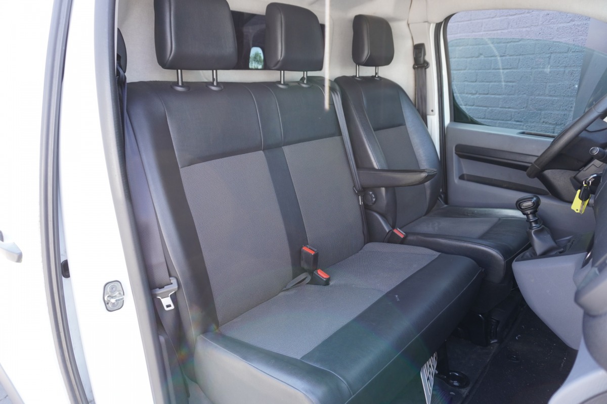 Peugeot Expert 1.5 BlueHDI EURO 6 - Airco - Cruise - PDC - € 10.950,- Excl.