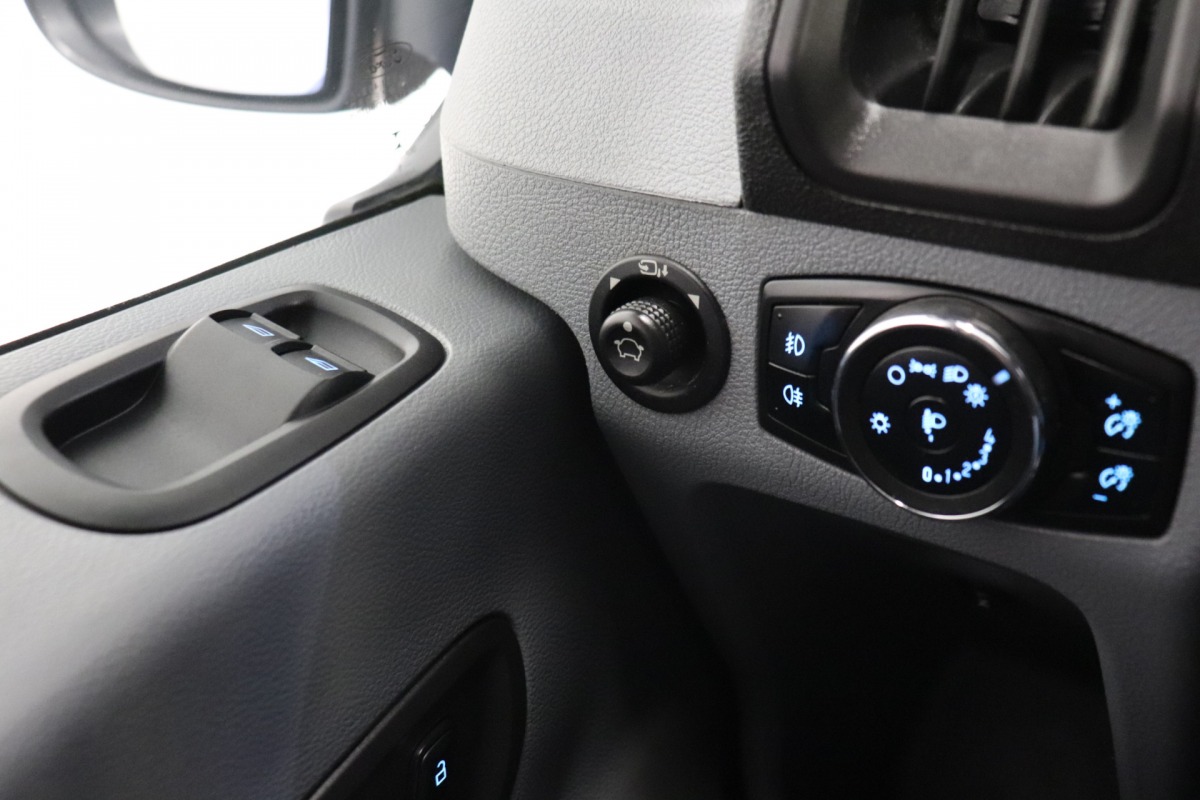 Ford Transit 2.0 TDCI 130PK L2H2 EURO 6 - Airco - Cruise - Camera - € 14.950,- Excl.