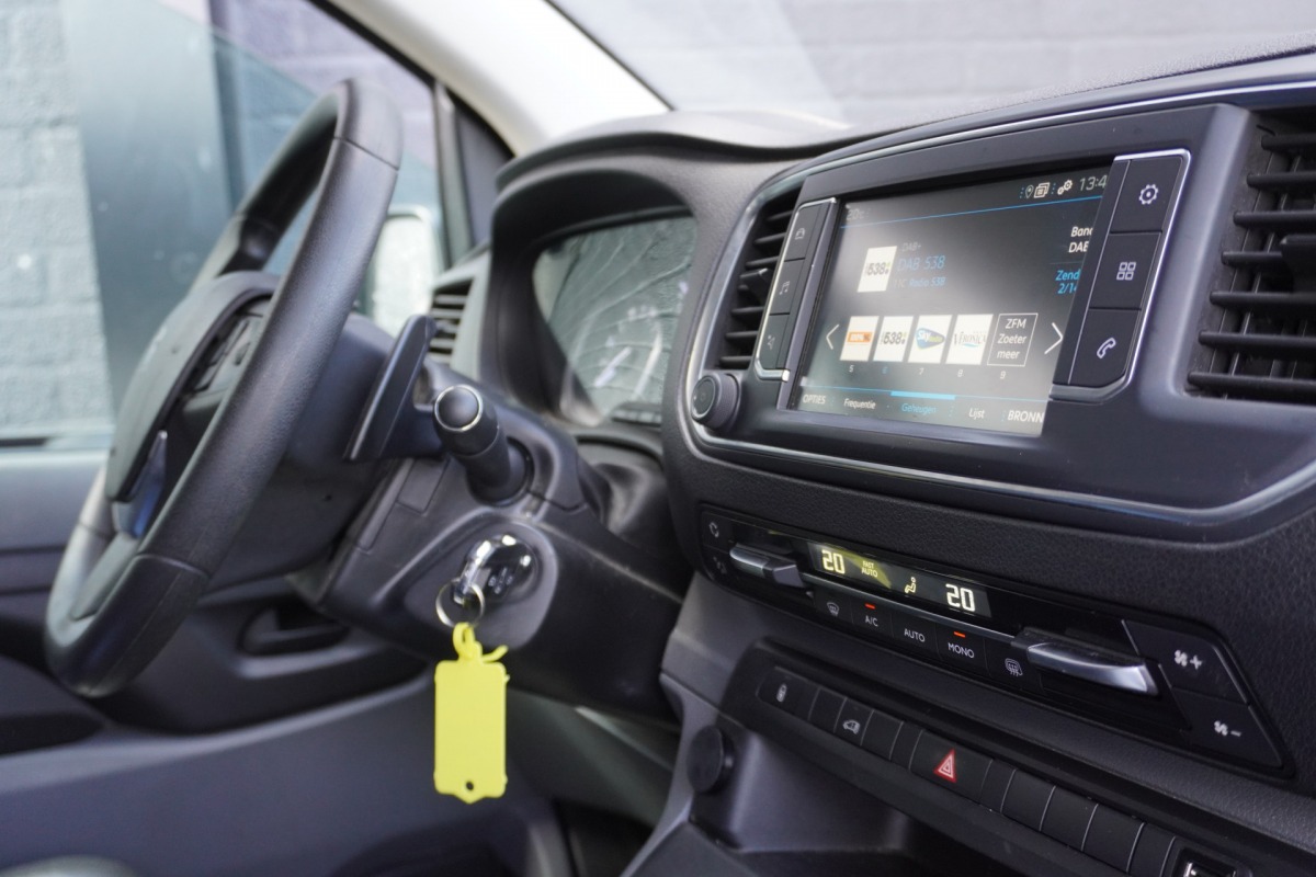 Peugeot Expert 2.0 BlueHDI 122PK Automaat EURO 6 - A/C Climate - Cruise - Camera - € 13.900,- Excl.