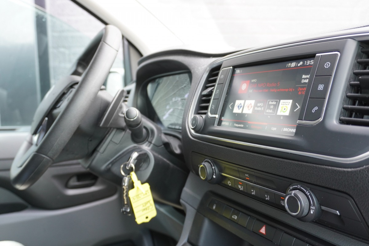 Citroën Jumpy 2.0 BlueHDI 180PK Automaat L2 EURO 6 - Airco - Cruise - Camera - € 19.950,- Excl.