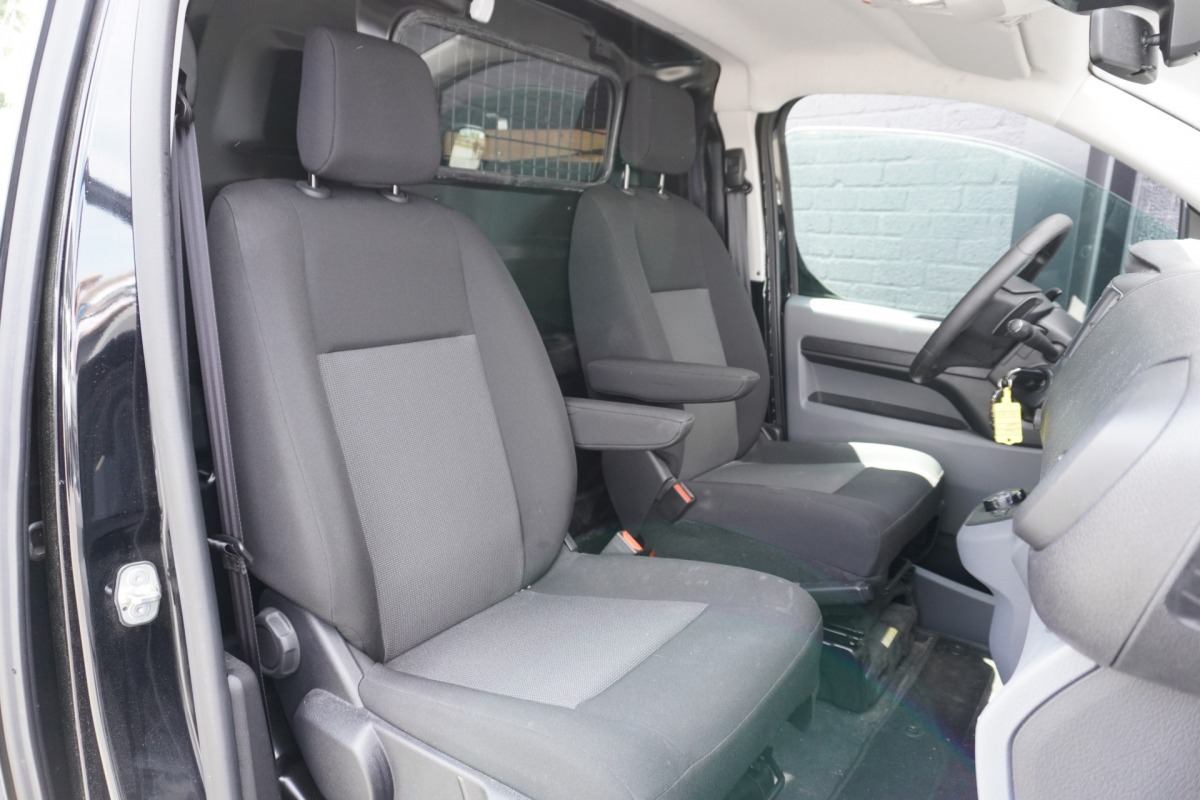 Citroën Jumpy 2.0 BlueHDI 180PK Automaat L2 EURO 6 - Airco - Cruise - Camera - € 19.950,- Excl.