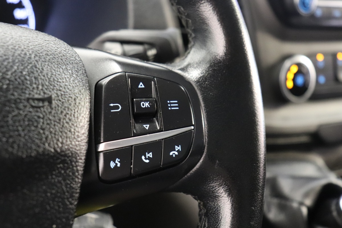 Ford Transit Custom 2.0 TDCI 130PK L2 EURO 6 - Airco - Navi - Cruise - €15.950,- Excl.