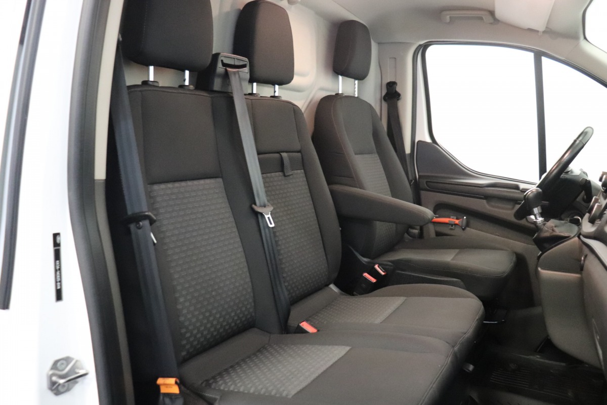 Ford Transit Custom 2.0 TDCI 130PK L2 EURO 6 - Airco - Navi - Cruise - €15.950,- Excl.