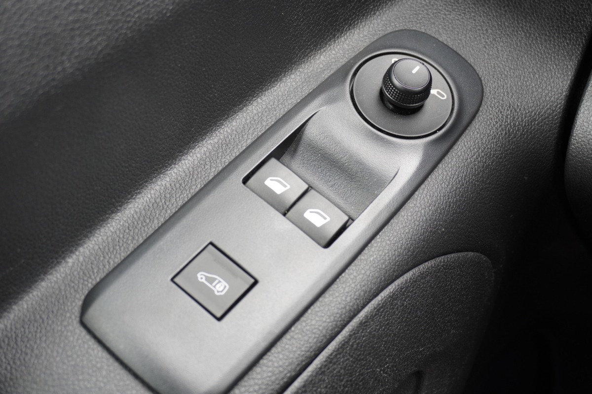 Peugeot Partner 1.2 Benzine! EURO 6 - Airco - Navi - Cruise - €11.900,- Excl.