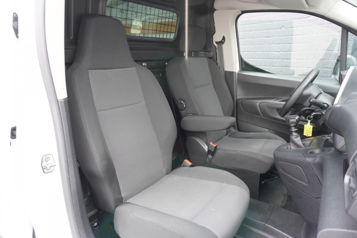 Peugeot Partner 1.2 Benzine! EURO 6 - Airco - Navi - Cruise - €11.900,- Excl.