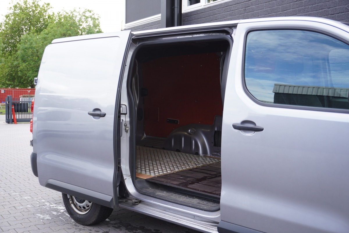 Peugeot Expert 2.0 BlueHDI 122PK L3 2x Schuifdeur EURO 6 - Airco - Navi - Cruise - Camera - € 13.900,- Excl.