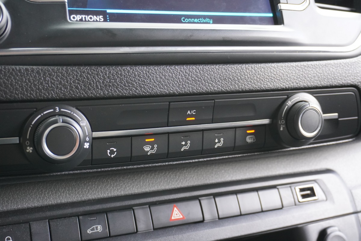 Peugeot Expert 2.0 BlueHDI 122PK L3 2x Schuifdeur EURO 6 - Airco - Navi - Cruise - Camera - € 13.900,- Excl.