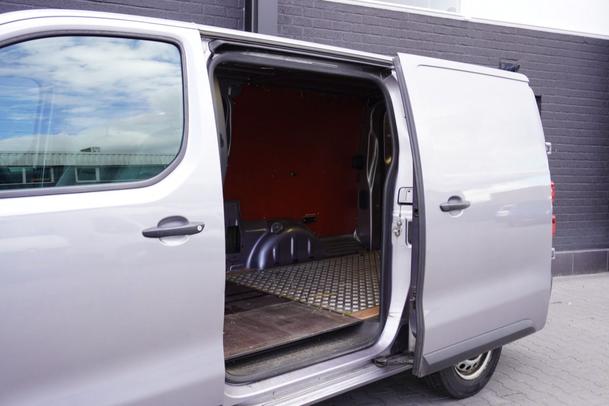 Peugeot Expert 2.0 BlueHDI 122PK L3 2x Schuifdeur EURO 6 - Airco - Navi - Cruise - Camera - € 13.900,- Excl.