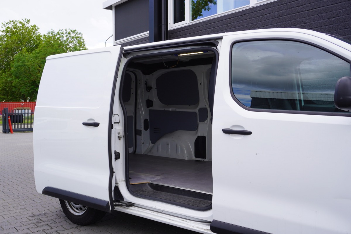 Toyota ProAce Worker 1.5 D-4D 120PK EURO 6 - Airco - Cruise - €12.950,- Excl.