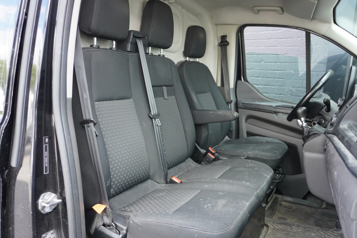 Ford Transit Custom 2.0 TDCI EURO 6 - Airco - Cruise - Camera - €13.900,- Excl. Ford Transit Custom 2.0 TDCI EURO 6 - Airco - Cruise - Camera - €13.900,- Excl.