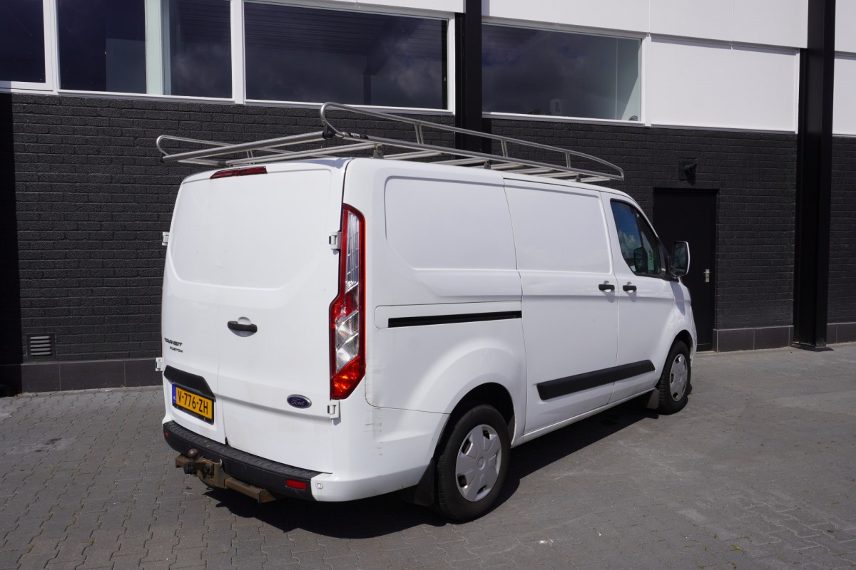 Ford Transit Custom 2.0 TDCI EURO 6 - Airco - Cruise - PDC - €12.950,- Excl. Ford Transit Custom 2.0 TDCI EURO 6 - Airco - Cruise - PDC - €12.950,- Excl.