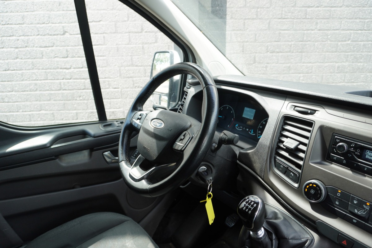 Ford Transit Custom 2.0 TDCI EURO 6 - Airco - Cruise - PDC - €12.950,- Excl. Ford Transit Custom 2.0 TDCI EURO 6 - Airco - Cruise - PDC - €12.950,- Excl.