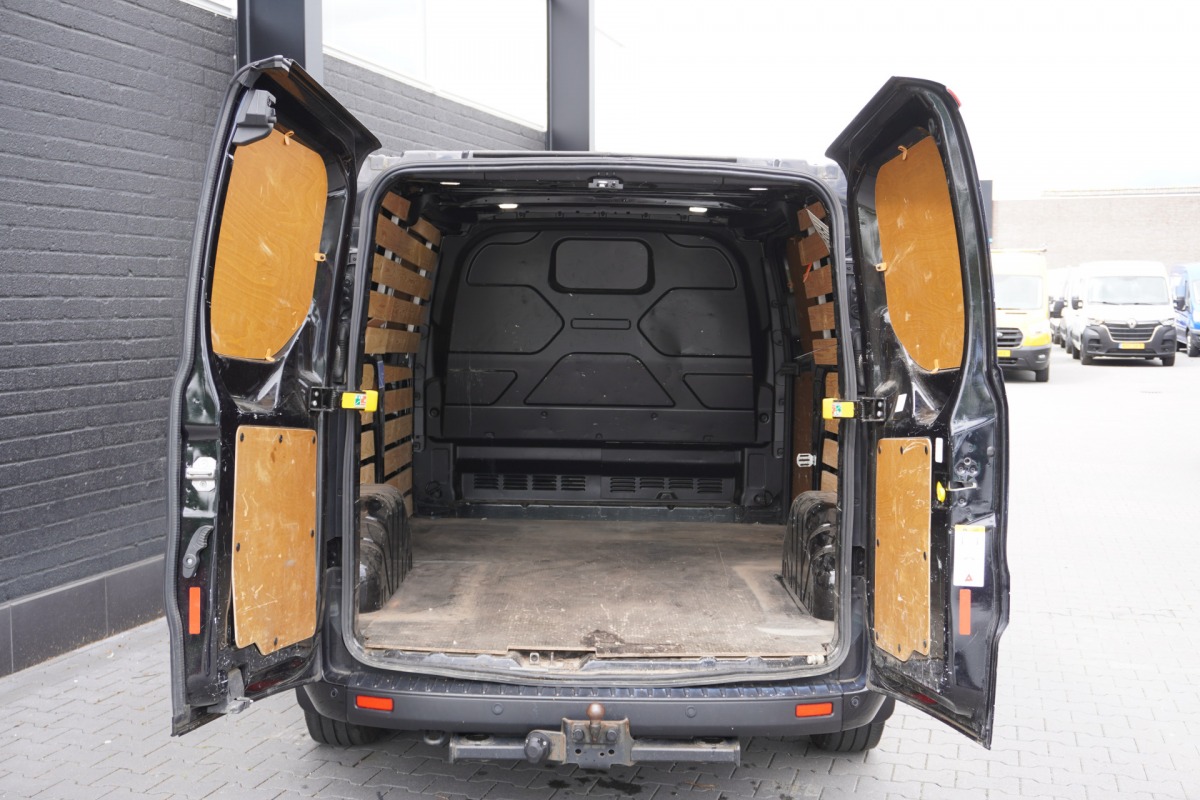 Ford Transit Custom 2.0 TDCI EURO 6 - Airco - Navi - Cruise - Camera - €12.499,- Excl. Ford Transit Custom 2.0 TDCI EURO 6 - Airco - Navi - Cruise - Camera - €12.499,- Excl.